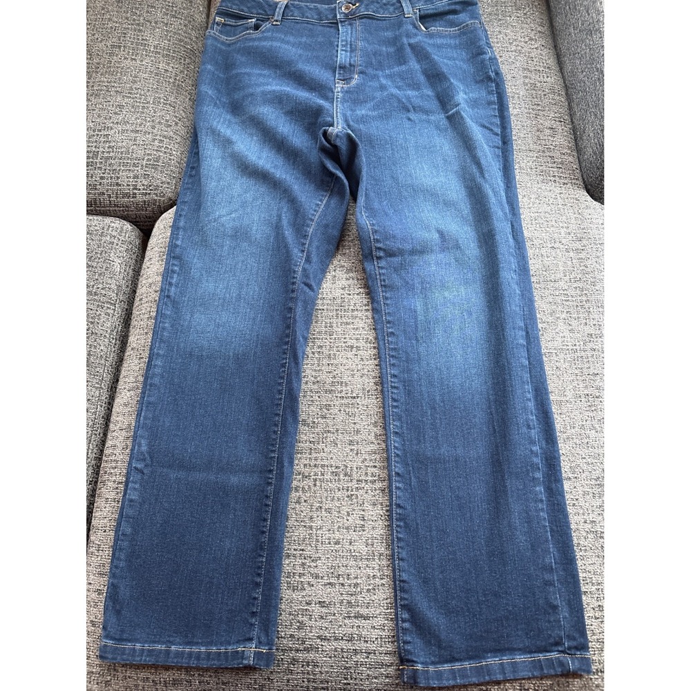 LL Bean Classic Fit Straight Leg Jeans Womens 18 Reg Blue Medium Wash 500301